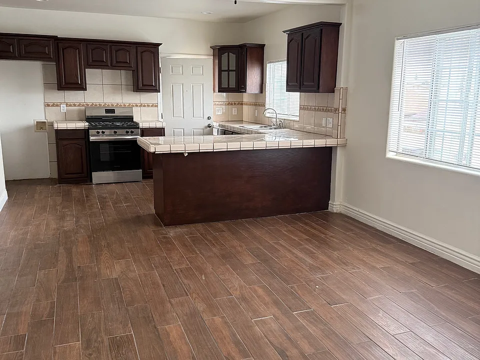 5636 S Broadway #2