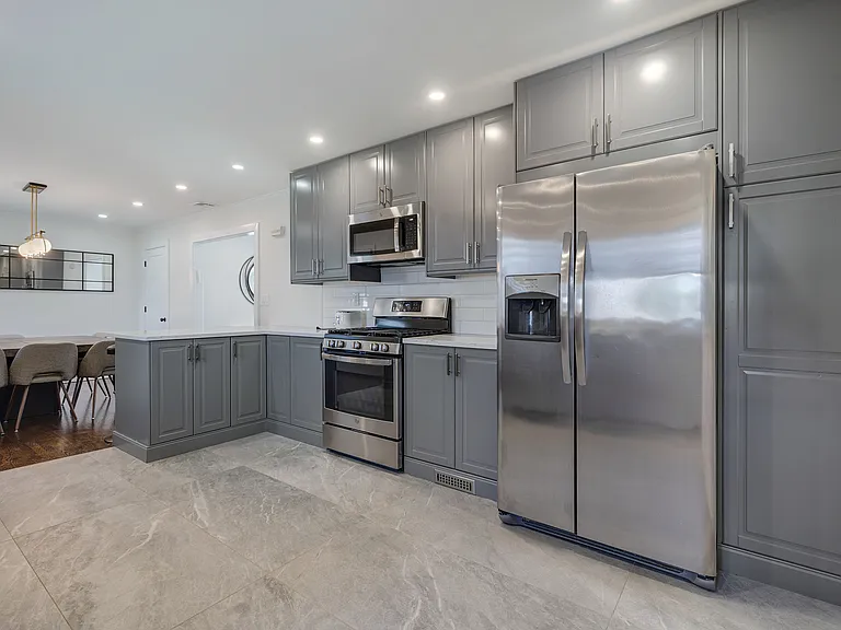 349 Hollywood Ave — Photo 11