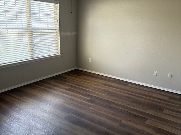 4th image of 2702 9th Ave #A