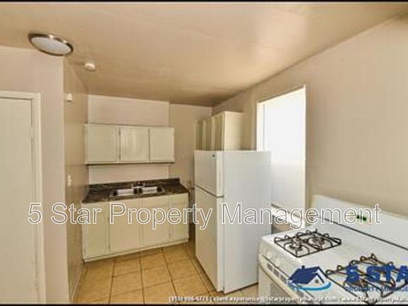 4th image of 912 S Park St