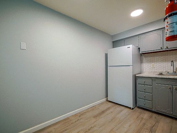3rd image of 318 Edmonds Ave #2