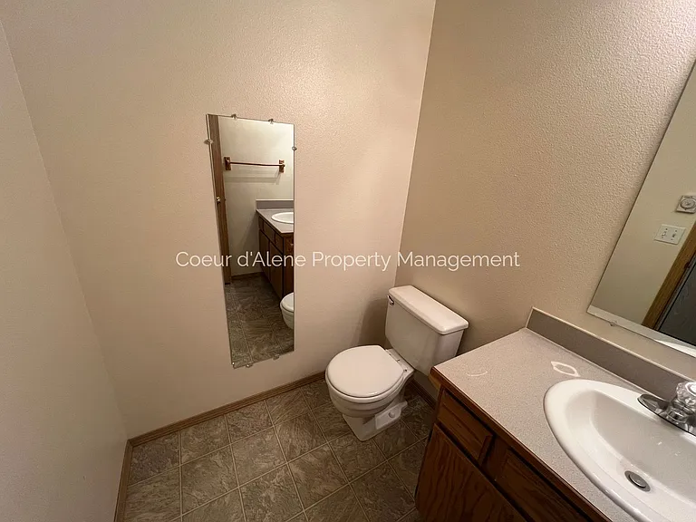 1908 E 1st Ave — Photo 5
