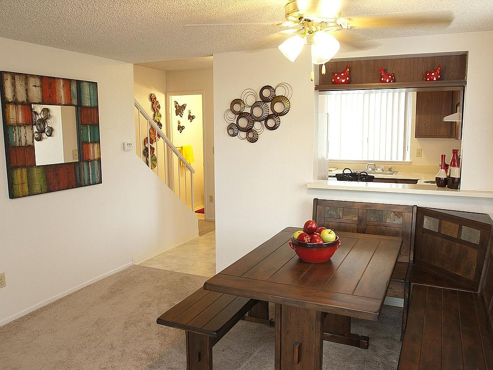 1st image of 331 Lakeville Cir