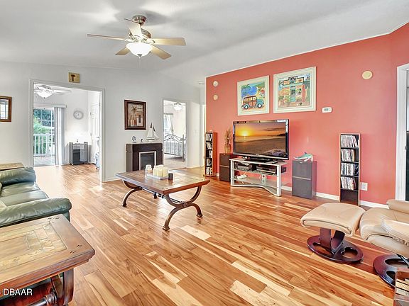 2nd image of 1380 Blackcherry St