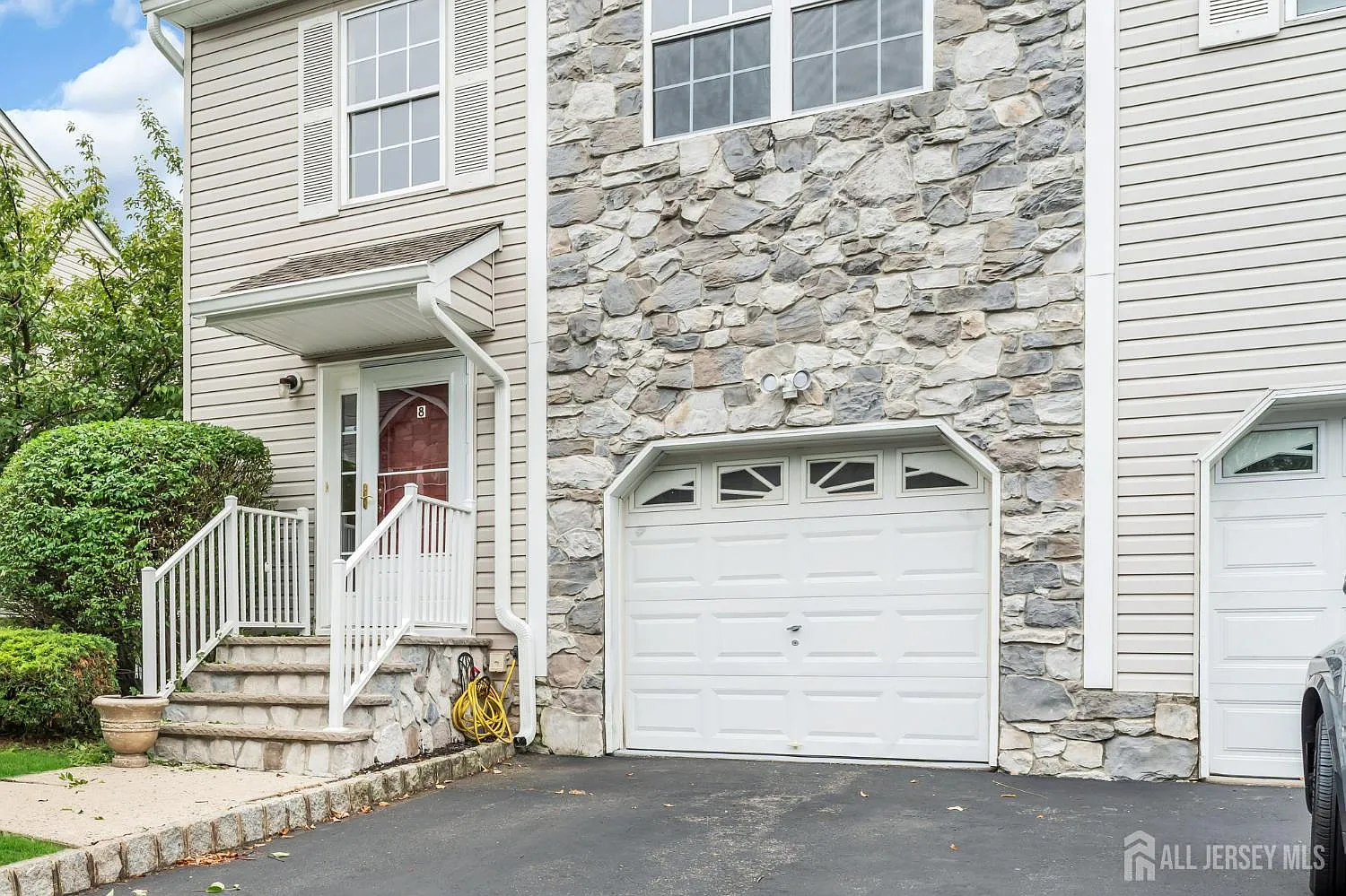 3 bed, 2.5 bath, 2033 sqft, $3,500 — Photo 2