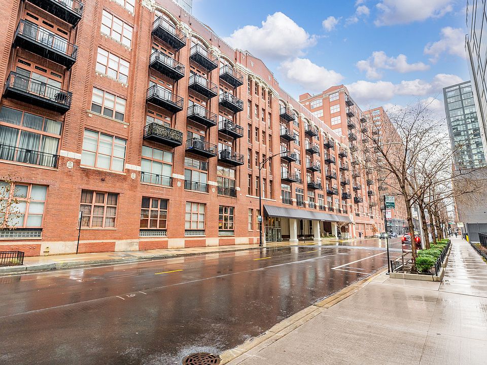 1st image of 360 W Illinois St APT 3E