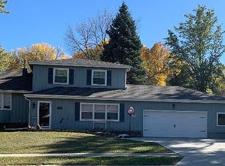 9355 Mockingbird Dr, Omaha, NE 68127