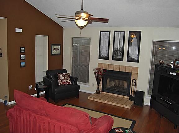 4th image of 313 Teakwood Ln