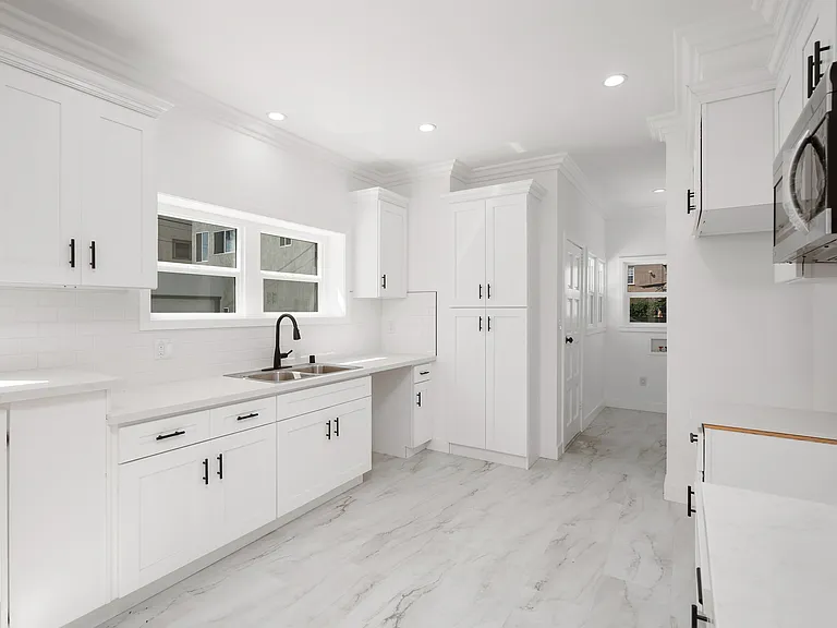 4528 Saint Elmo Dr — Photo 7