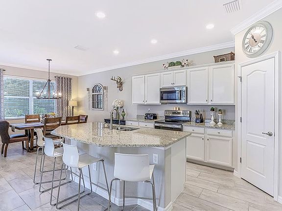 5th image of 10426 Prato Dr