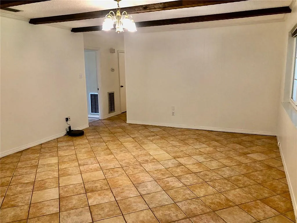 4 bed, 2.0 bath, 2075 sqft, $1,500 — Photo 4
