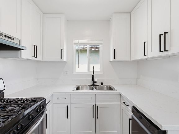 3rd image of 7305 Variel Ave APT 6