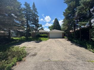 1727 Dundee Rd, Northbrook, IL 60062