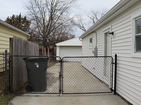 5th image of 21213 Woodward St