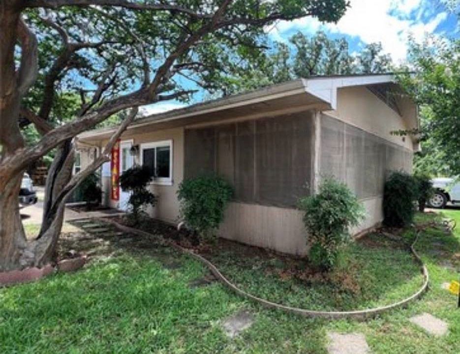 1st image of 600 Lake Dr