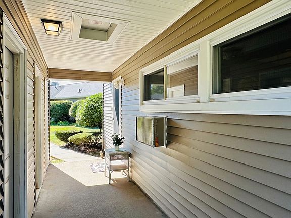2nd image of 162 Horseshoe Dr