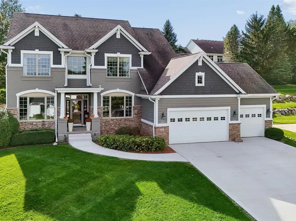 1775 Burr Oaks Dr, West Des Moines, IA 50266
