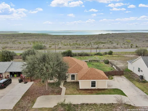 112 Lakeview Trace, Three Rivers, TX 78071