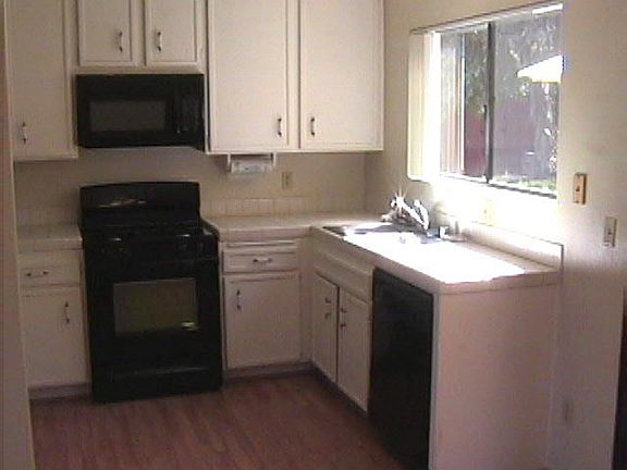 5th image of 799 Valley Crest Dr