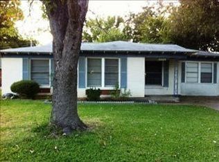 3325 Half Moon Dr, Fort Worth, TX 76111