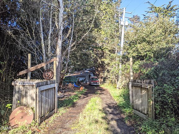 3rd image of 6590 S Highway 1