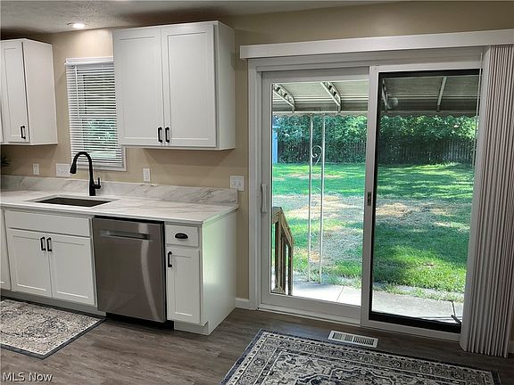 3rd image of 251 Hilliard Rd
