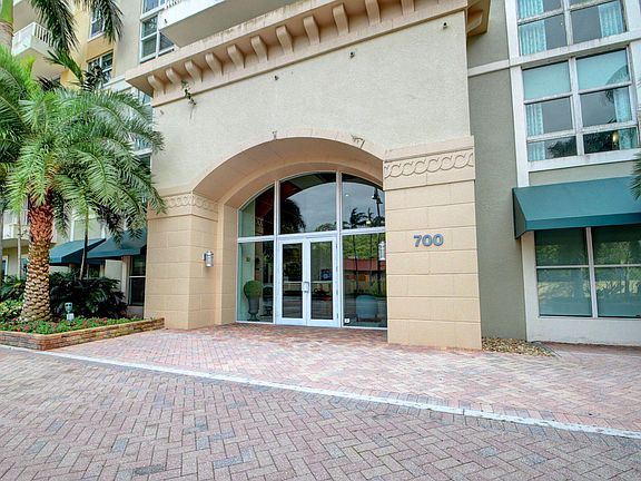 3rd image of 625 Casa Loma Boulevard #403