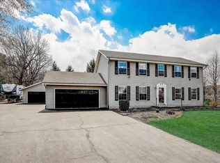 S29W29571 Ancestral Dr, Waukesha, WI 53188
