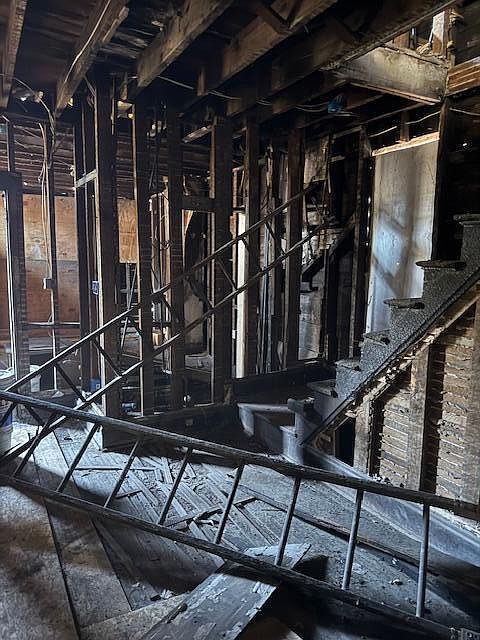 2nd image of 835 Summit St