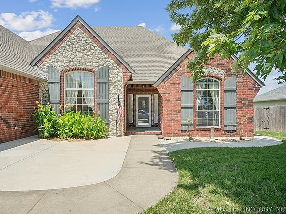 4th image of 8037 Vintage Trace Dr