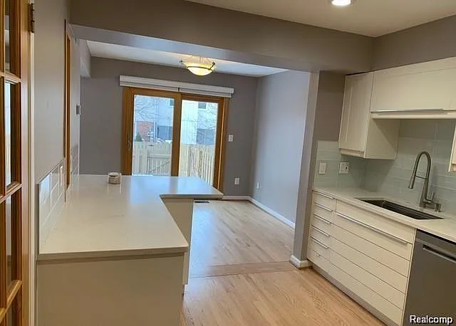 1639 Brentwood Dr — Photo 3