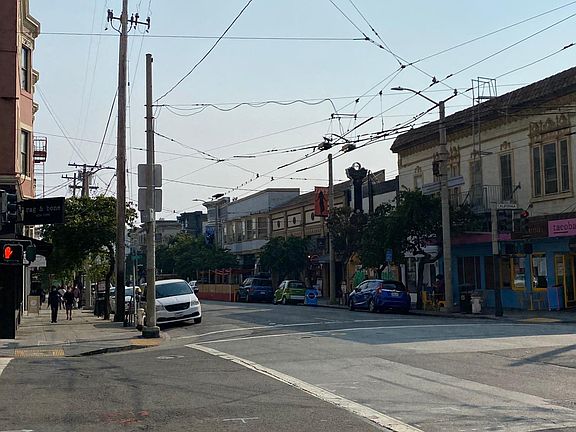 4th image of 540 Green St