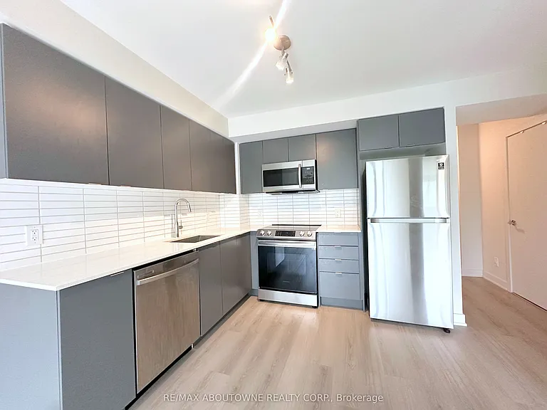 3385 Dundas St W #503 — Photo 2