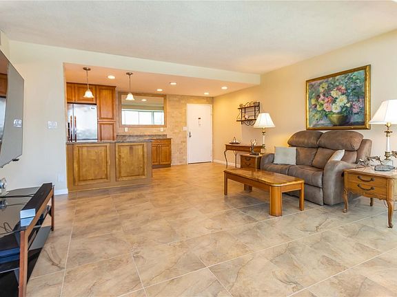 5th image of 31 Island Way APT 106