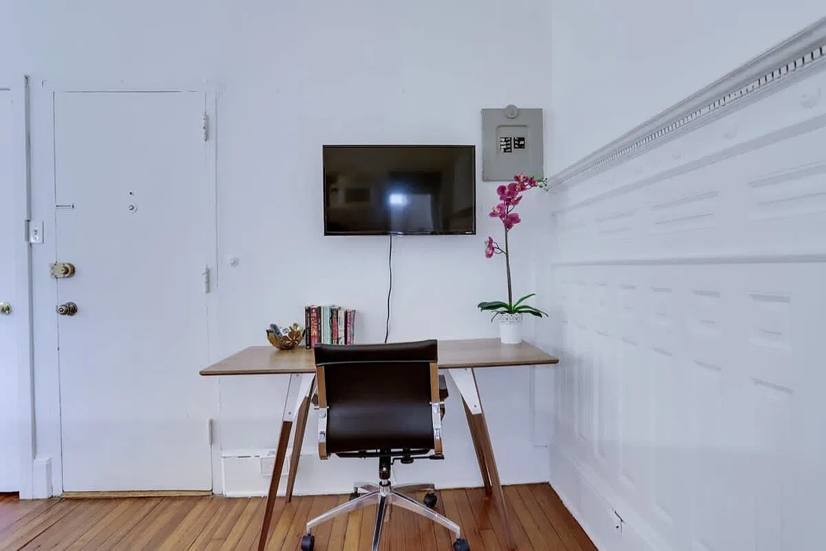 Studio, 500 sqft, $3,300 — Photo 2