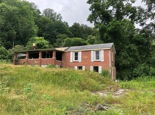 124 Yale Rd, Hendersonville, NC 28739