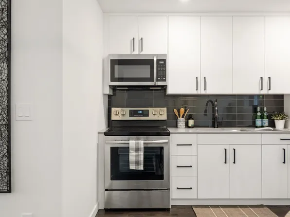 4541 NE 55th St APT 6, Seattle, WA 98105