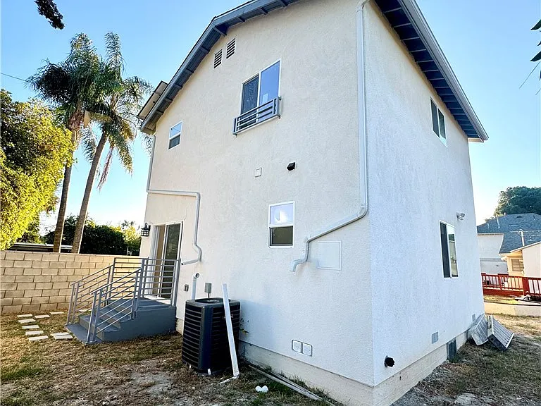 9318 Encino Ave — Photo 31