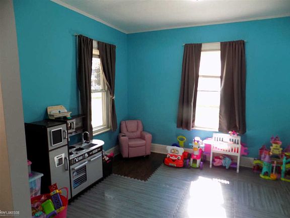 4th image of 128 Clair Ave
