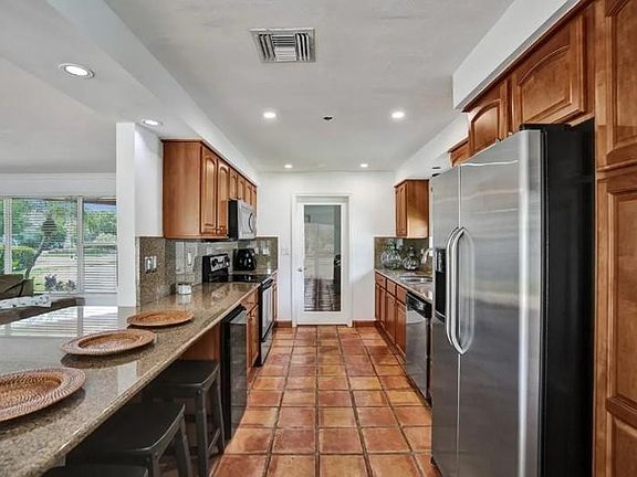 3rd image of 1320 SE 4th Avenue
