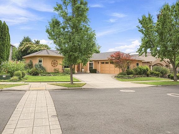 3rd image of 3716 Sherwood Park Dr