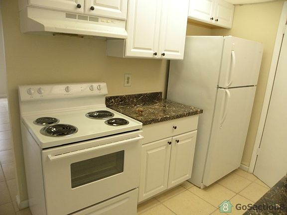 3rd image of 405 SW 13th Pl APT 113