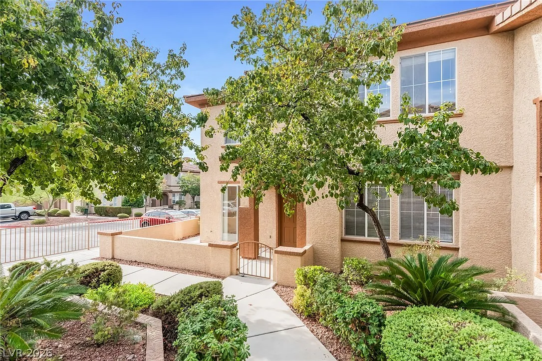 3 bed, 2.0 bath, 1492 sqft, $1,750 — Photo 2