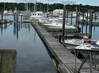 32 Seminole St, Warwick, RI 02889