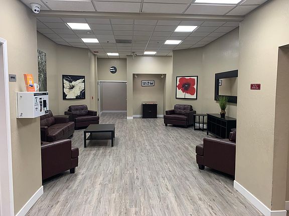3rd image of 3560 Flora Vista Ave #101