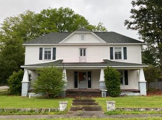 910 S 9th St, Lillington, NC 27546