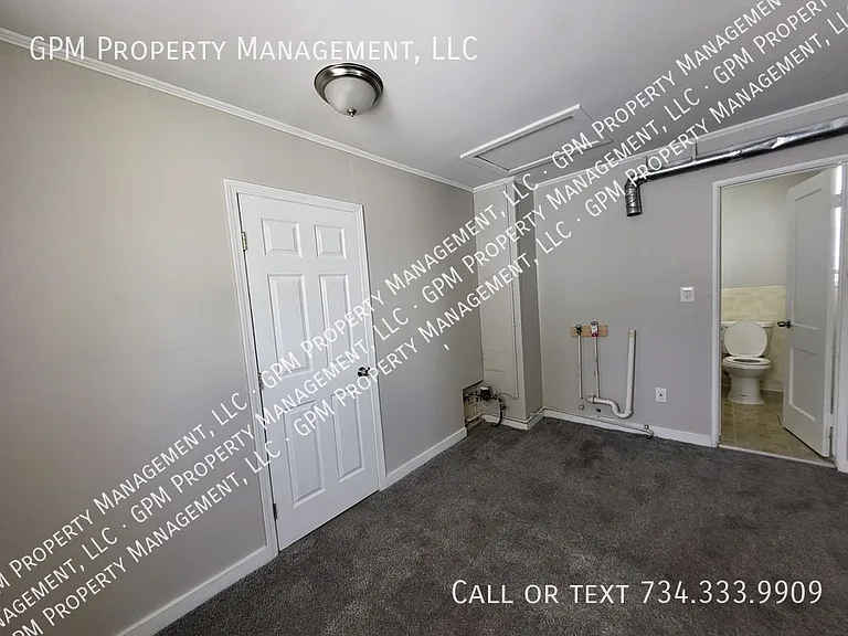 24154 Dartmouth St — Photo 9