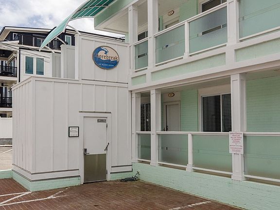 3rd image of 40 N Lumina Ave APT 101