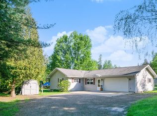 3056 Red Pine Dr, Indian River, MI 49749