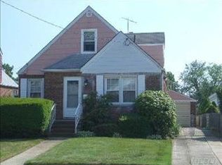20 Ella St, Valley Stream, NY 11580